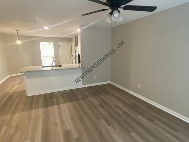 Building Photo - 1305 Lee Mac Dr