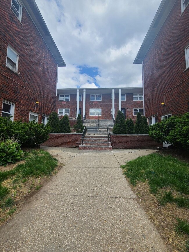 Foto del edificio - 479 Roseville Ave