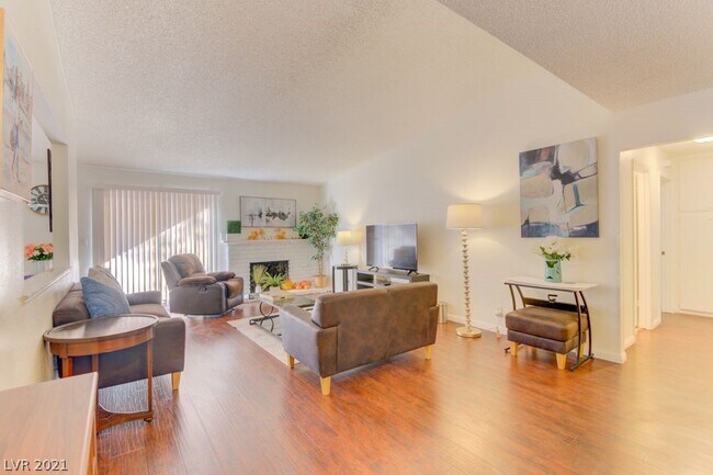 Foto del edificio - 6261 W La Palma Pkwy