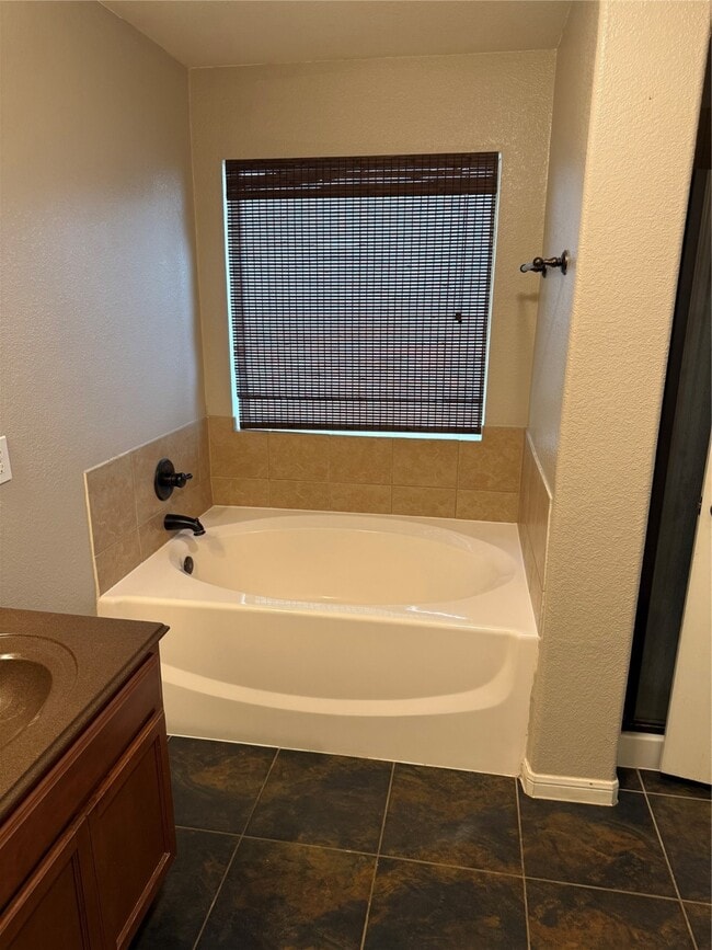 Building Photo - 2811 Lockeridge Cove Dr