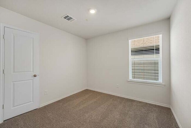 Building Photo - 319 Tall Cedar Wy