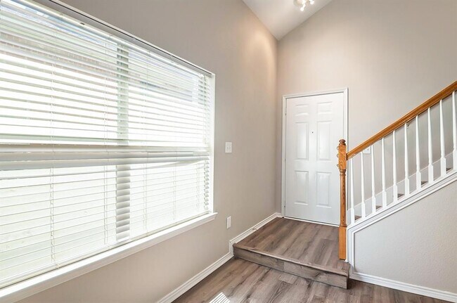 Foto del edificio - 8912 Sunny Hollow Dr