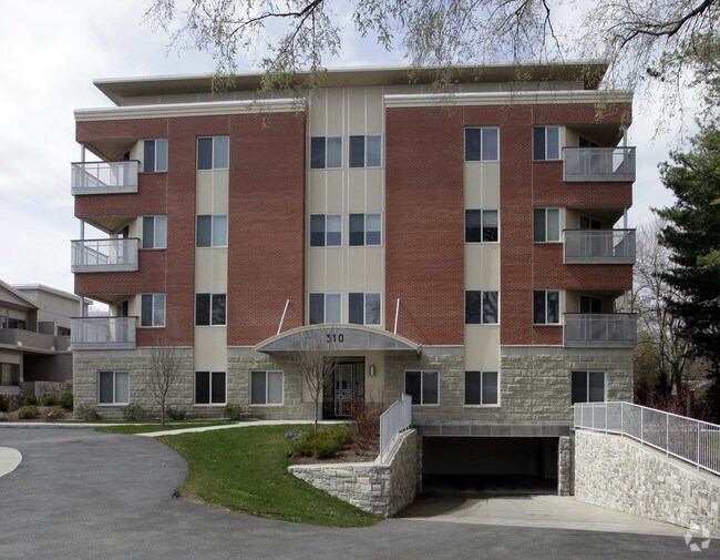 Foto del edificio - 310 Hammond Pond Pkwy