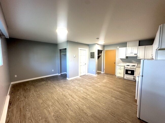 Building Photo - 626 Kinchant St