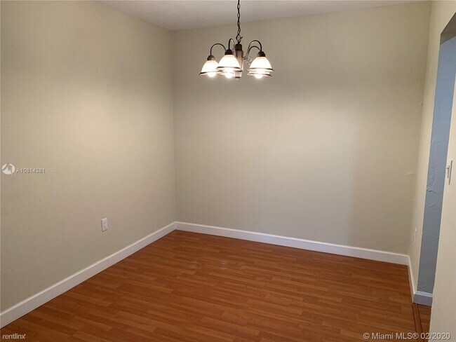 Foto del edificio - 2 br, 2 bath  - 7851 Miller Dr