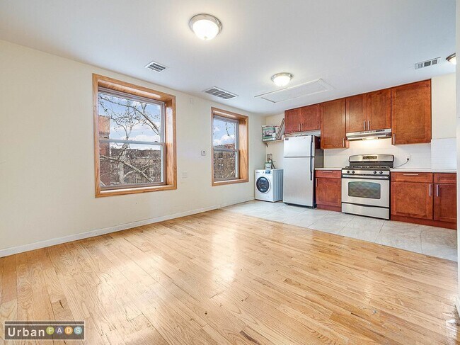 Building Photo - 1111 St Johns Pl