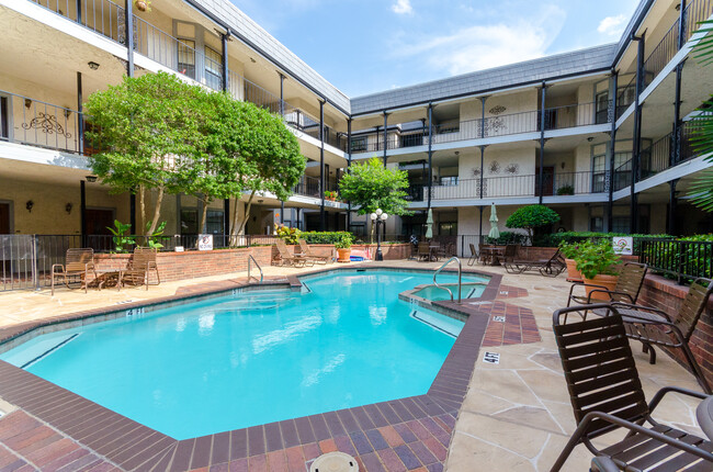 Pool area - 8610 Turtle Creek Blvd