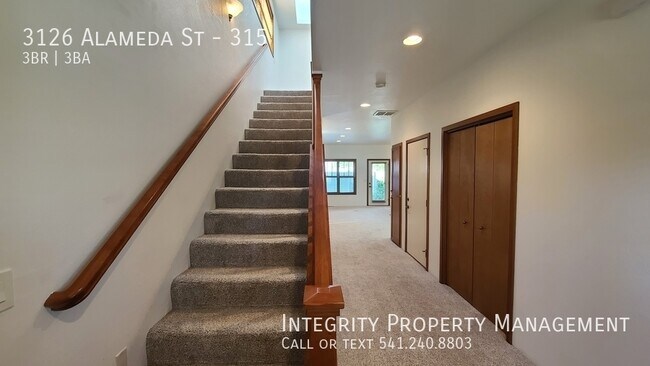 Foto del edificio - 3126 Alameda St