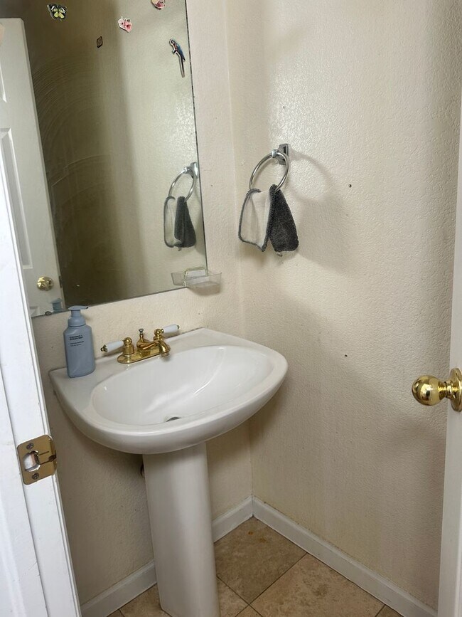 Foto del edificio - 3 bedroom single family home for rent in Thornton!