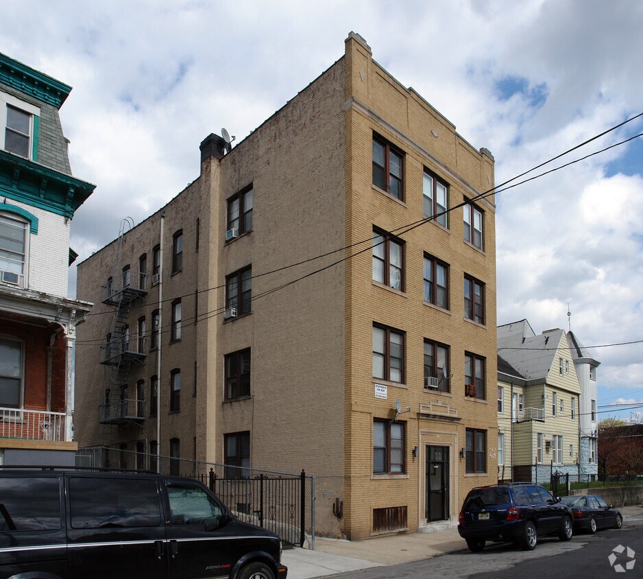 Primary Photo - 54-56 Linden Ave