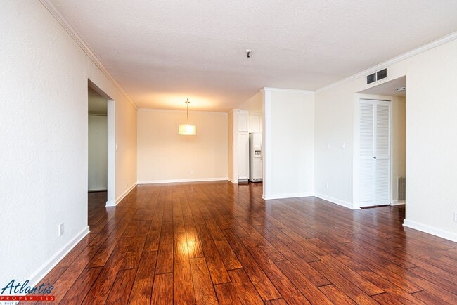 Building Photo - Old Mill Condo | Corner Unit | Desirable Location