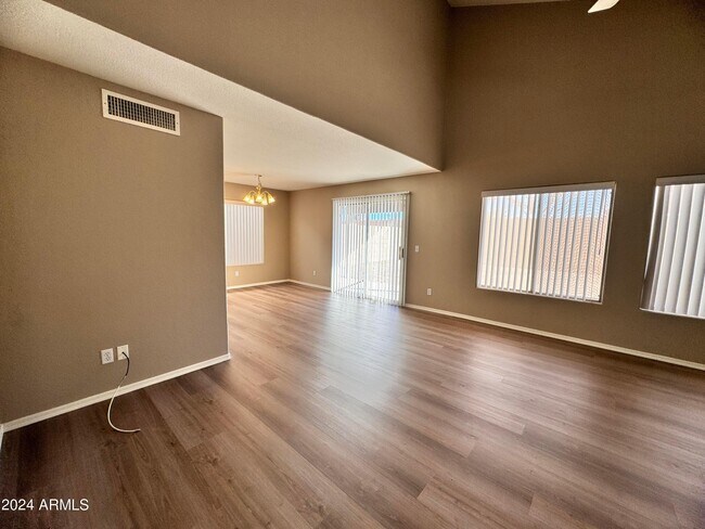Foto del edificio - 10453 N 76th Dr