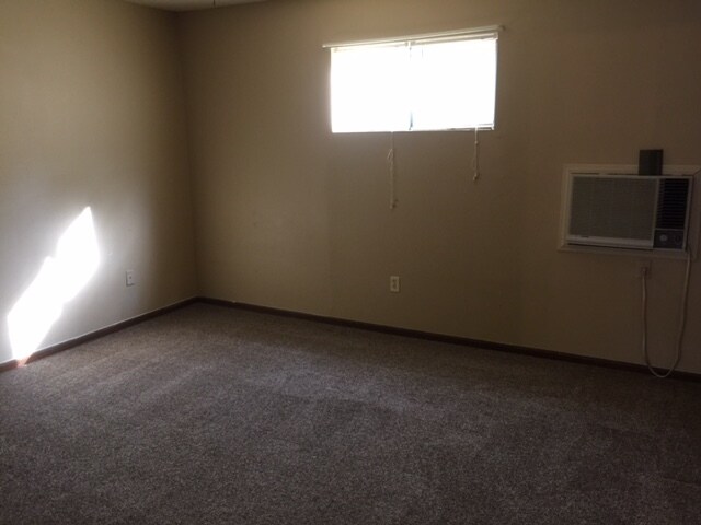 Building Photo - 102 E Glendale Dr