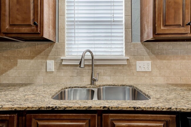 Building Photo - Move in Special !! $250 Off your First Full Month Rent! Beautiful Large 4BD/2BTH Home Near Tinker...