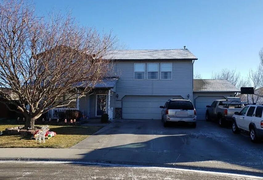 Primary Photo - 2400 N Hawaiian Hawk Pl