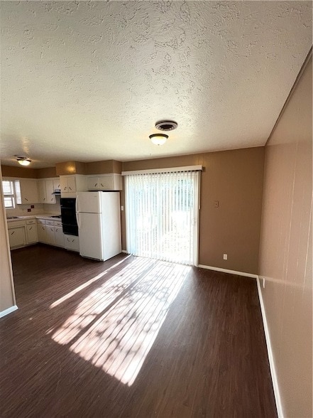 Building Photo - 1909 Theodore Dr