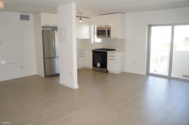 Foto del edificio - 1 br, 1 bath  - 240 Collins Ave
