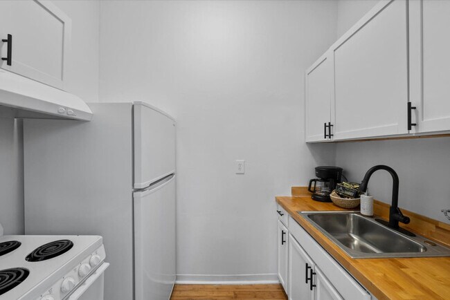 Foto del edificio - 242 Mccormick Pl
