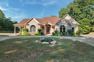 Building Photo - 1079 Ridgecrest Dr