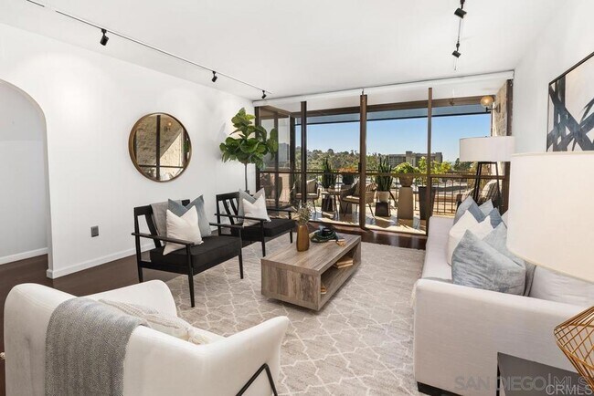 Building Photo - 2500 Torrey Pines Rd