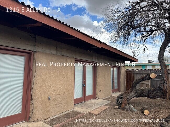 Building Photo - Location is EVERYTHING! COMMUNITY POOL TOO!