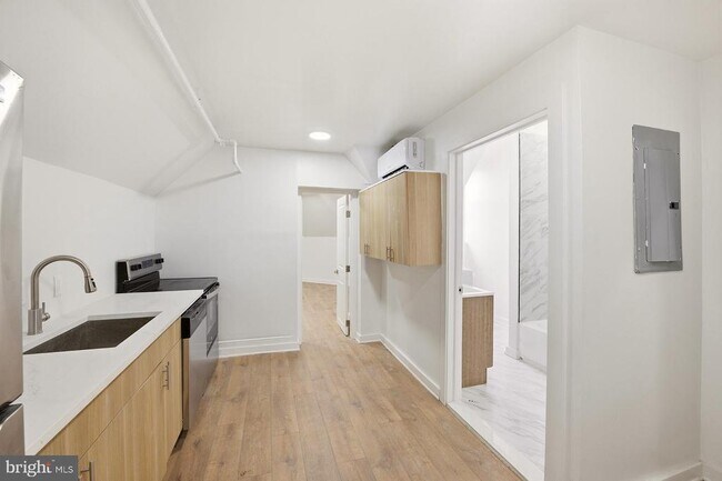 Foto del edificio - 6012 Ridge Ave