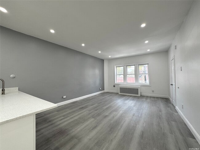 Building Photo - 209 Main St