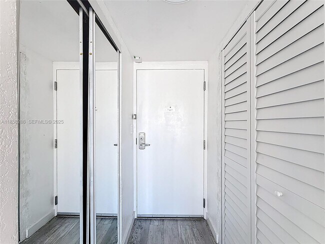 Foto del edificio - 19201 Collins Ave