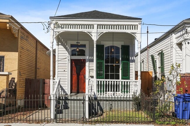 Building Photo - 2823 Baronne St