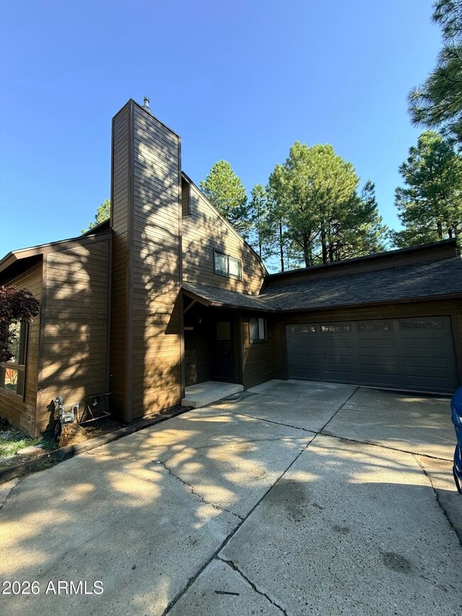 Building Photo - 2803 N Carefree Cir
