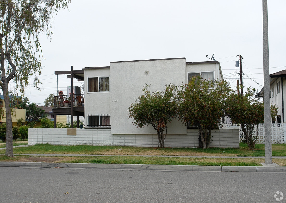 Building Photo - 2047 S Sprague Ln