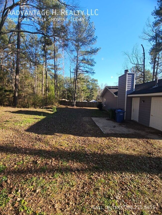 Building Photo - 928 Omega Dr