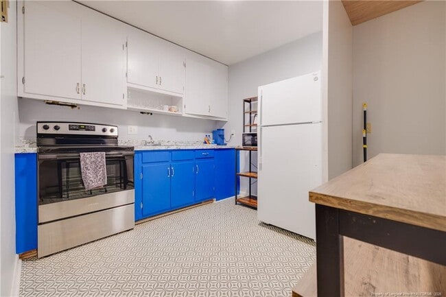 Foto del edificio - 6387 Bingham Pl