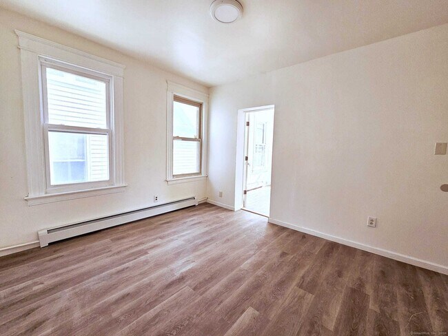 Building Photo - 148-150 Chestnut Ave