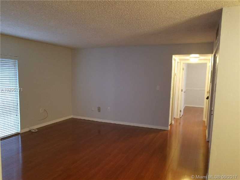 Foto principal - 10810 N Kendall Dr