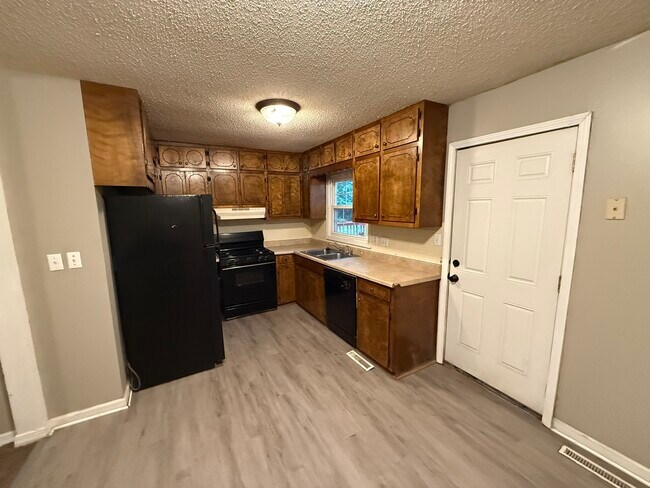 Building Photo - 5010 N Crystal Ave