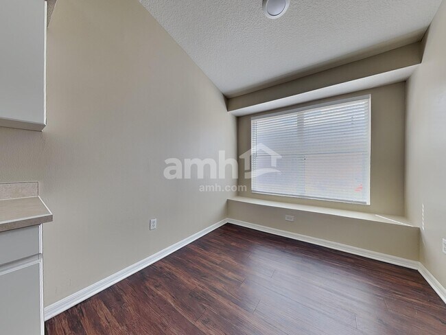 Building Photo - 1452 Baythorn Dr