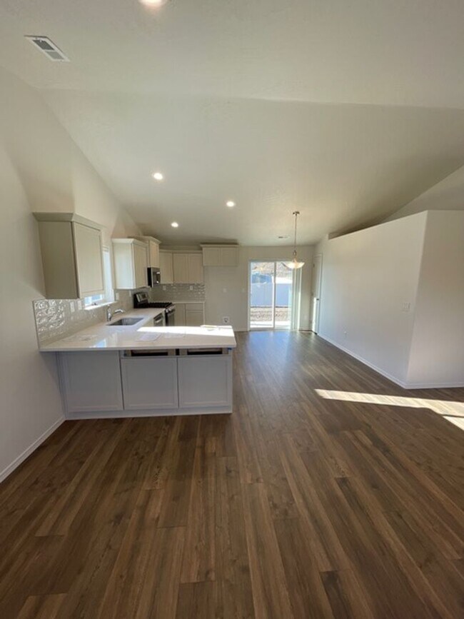 Building Photo - Home in Rathdrum