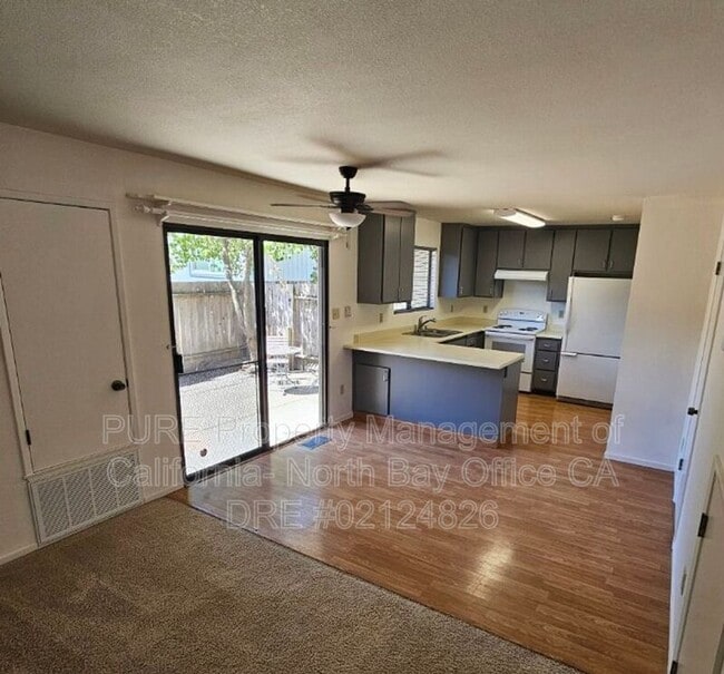 Building Photo - 619 Donner Ln