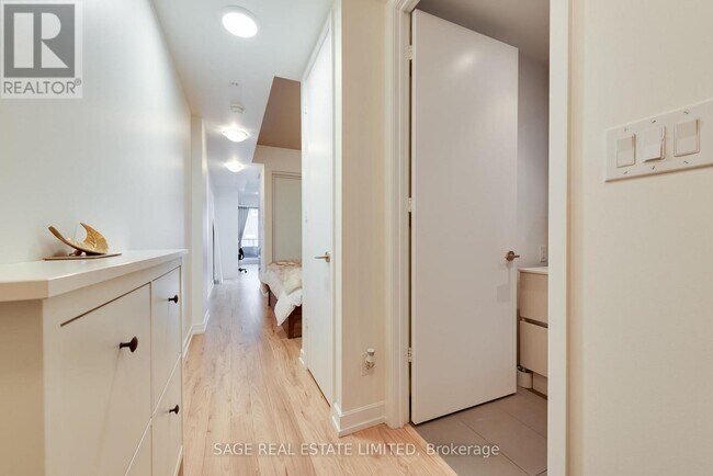 Building Photo - 377 Madison Ave