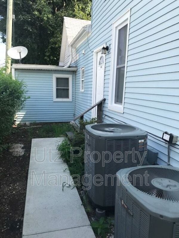 Building Photo - 425 E Main St