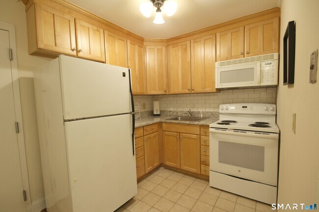 Foto del edificio - 637 Cove Rd