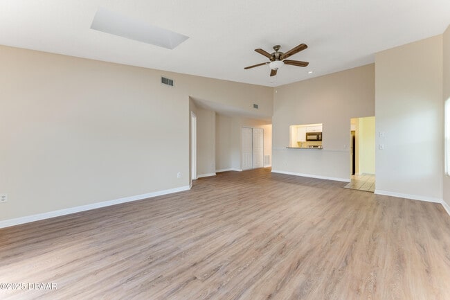 Building Photo - 121 Bob White Ct