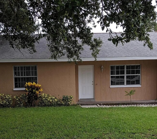 Building Photo - 3320 Barnsdale Dr