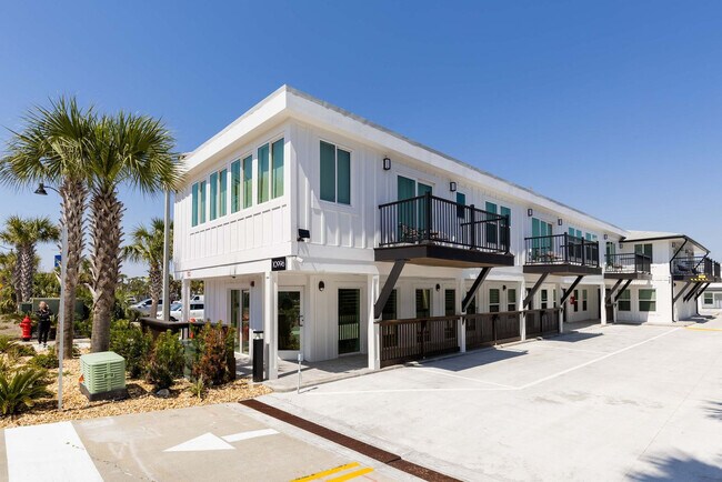 Foto del edificio - 10996 Front Beach Rd