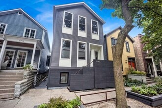 Building Photo - 2750 N Kenmore Ave