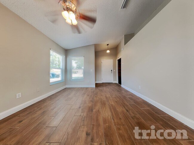 Foto del edificio - 310 Diamond Ridge Blvd