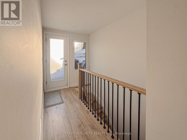 Building Photo - 598 Crawford St