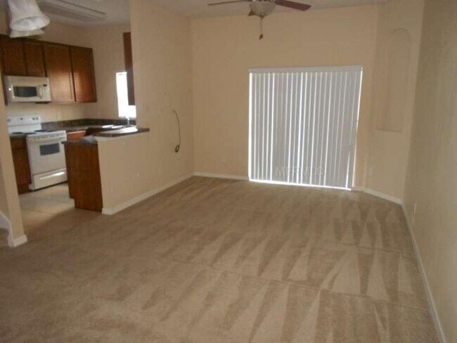 Building Photo - Beautiful 3 Bed / 2.5 Bath Townhome with P...