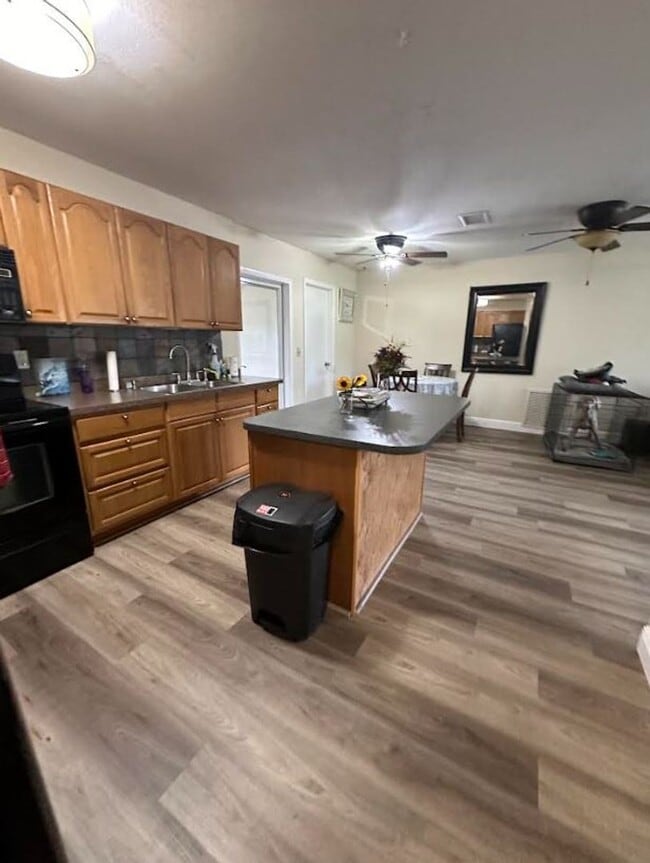 Building Photo - 2/2/1